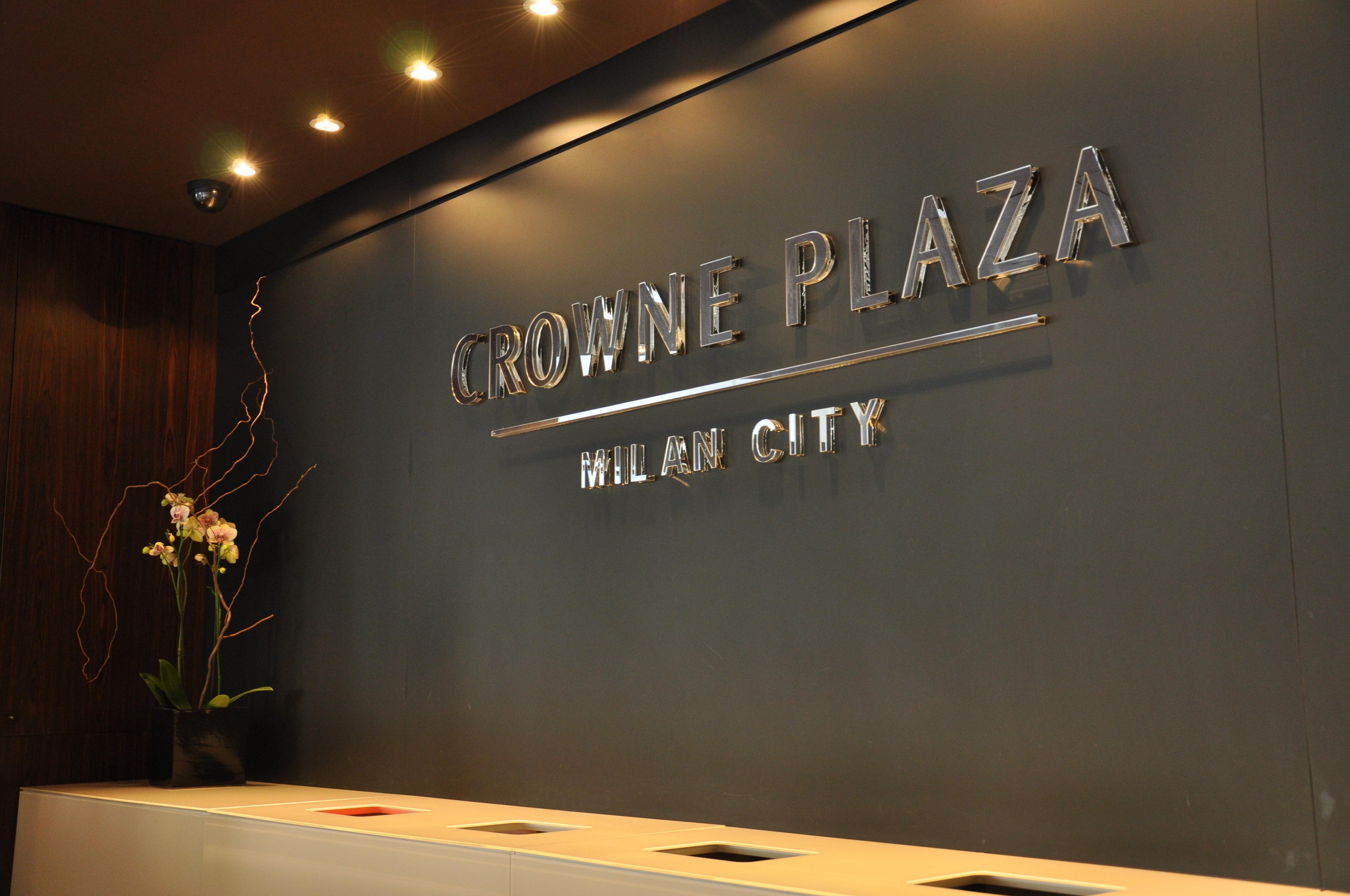 Crowne Plaza Milan City By Ihg Exterior photo