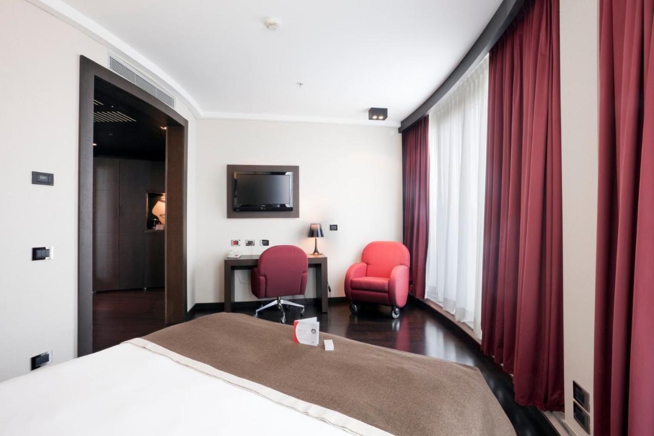 Crowne Plaza Milan City By Ihg Exterior photo