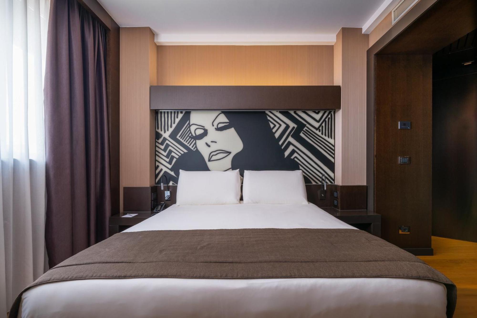Crowne Plaza Milan City By Ihg Exterior photo