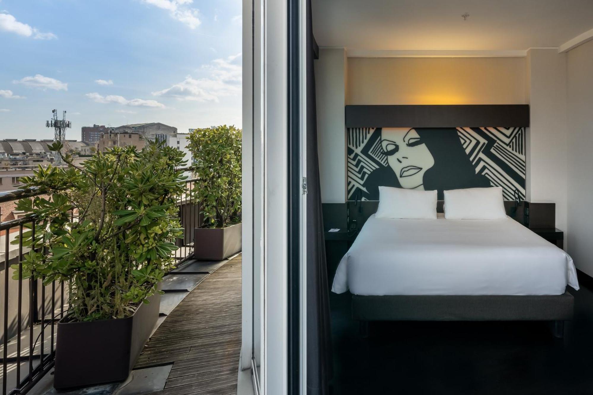Crowne Plaza Milan City By Ihg Exterior photo