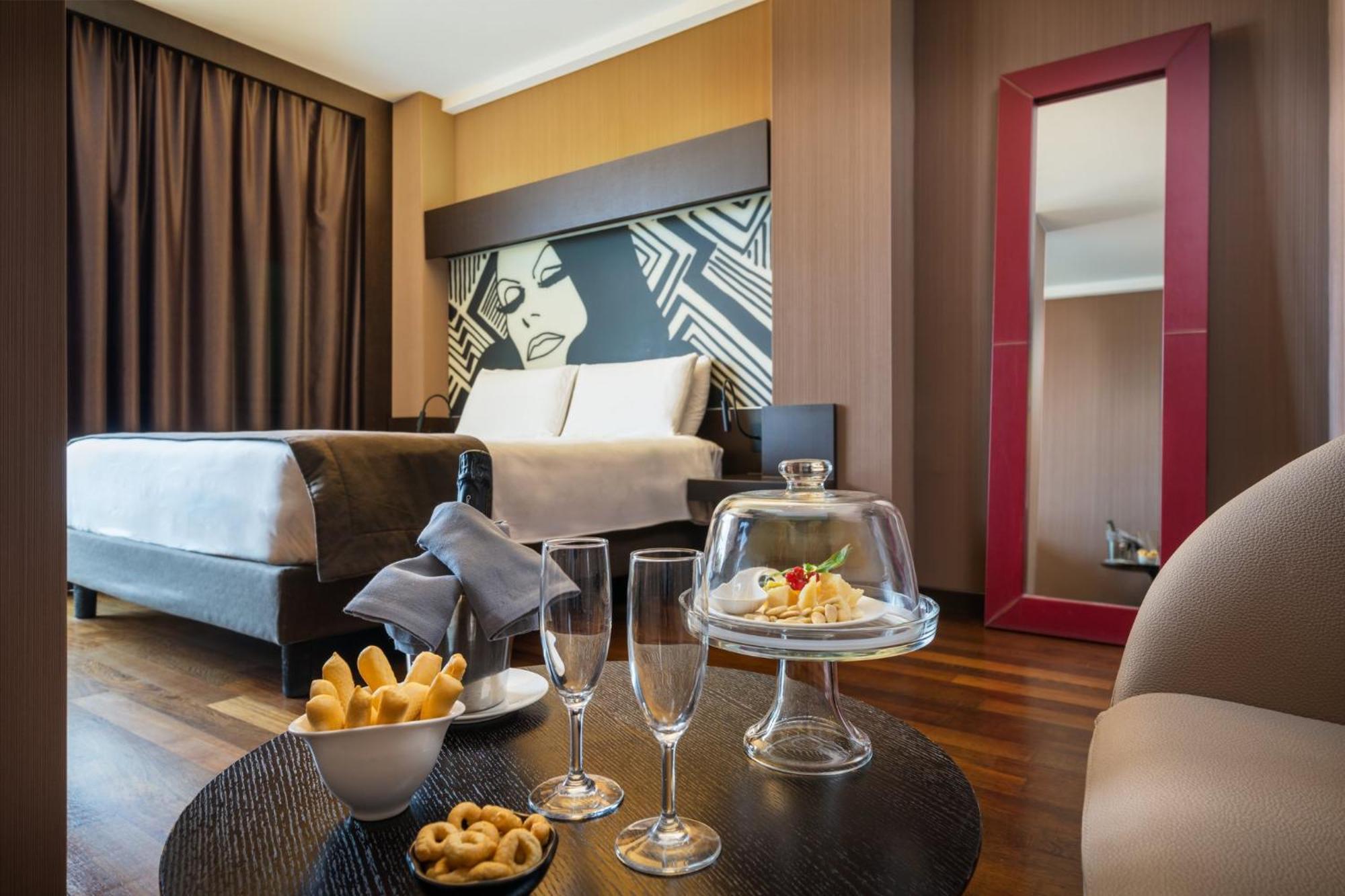 Crowne Plaza Milan City By Ihg Exterior photo